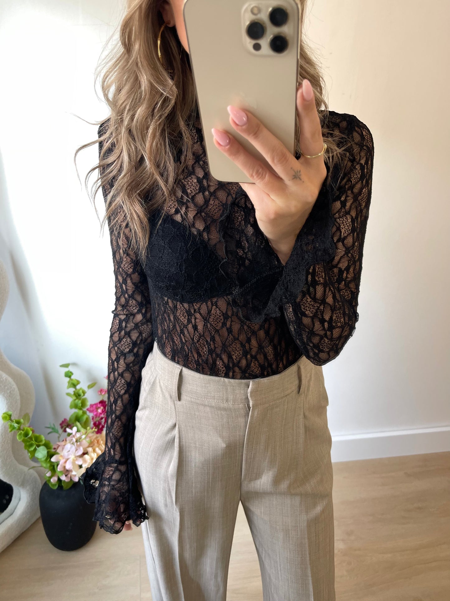 LACE TOP - BLACK