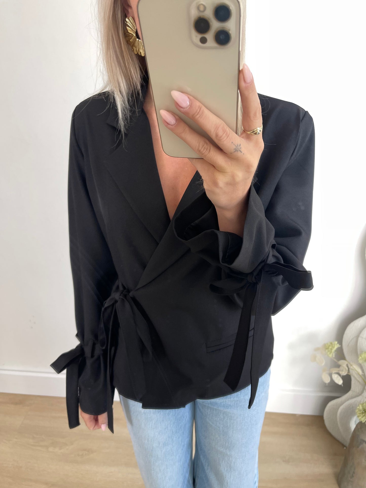 HOLLY STRIK TOP - BLACK